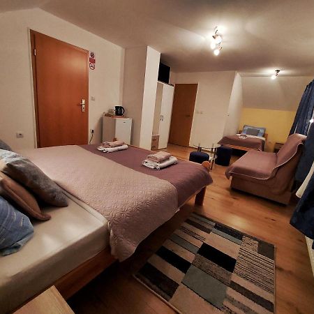 House Angie Hotel Jezerce Eksteriør billede