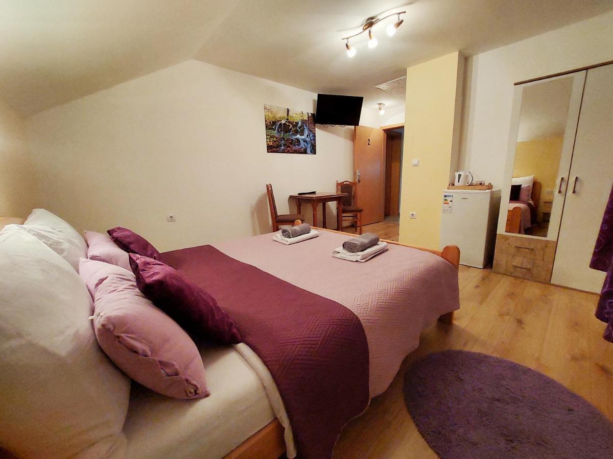 House Angie Hotel Jezerce Eksteriør billede