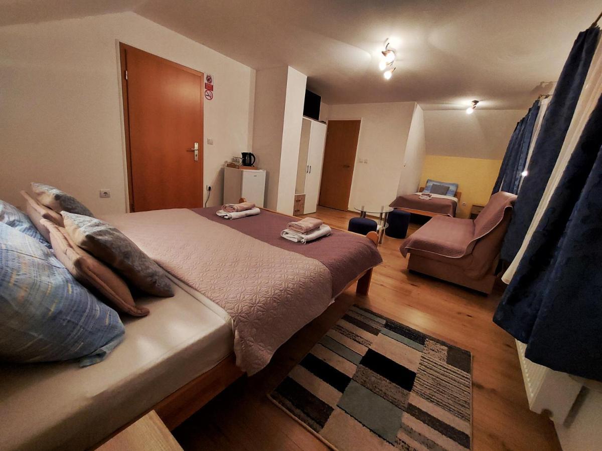 House Angie Hotel Jezerce Eksteriør billede
